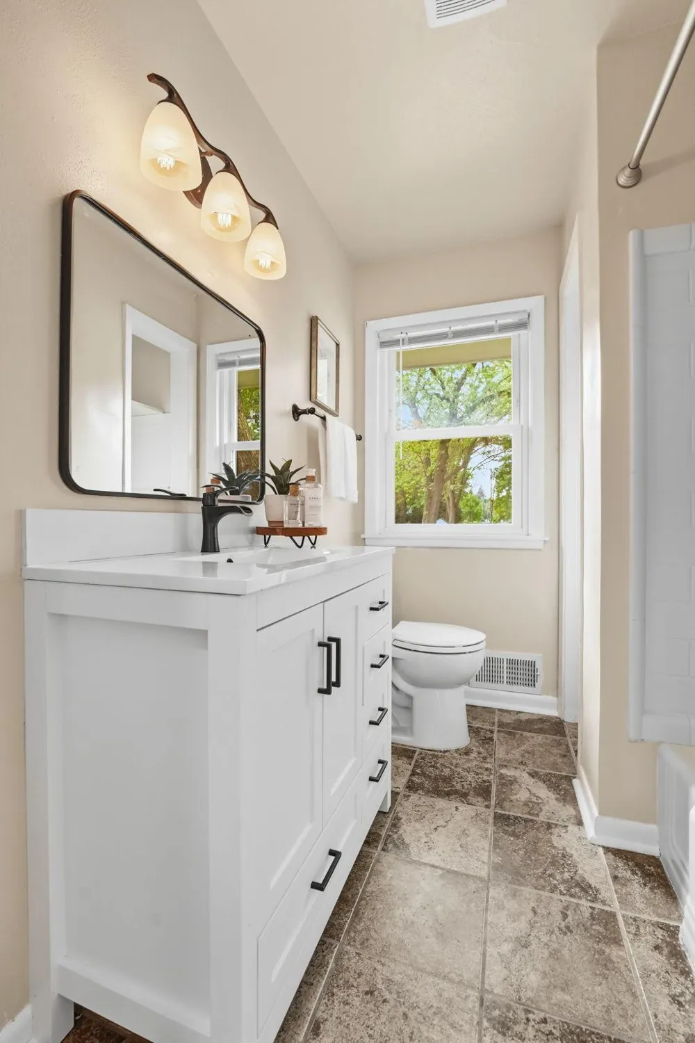 2481. 19th Avenue E North Saint Paul, MN 55109