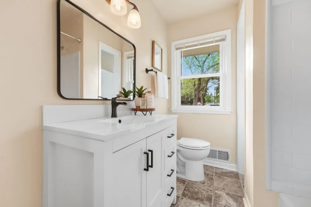 2481. 19th Avenue E North Saint Paul, MN 55109