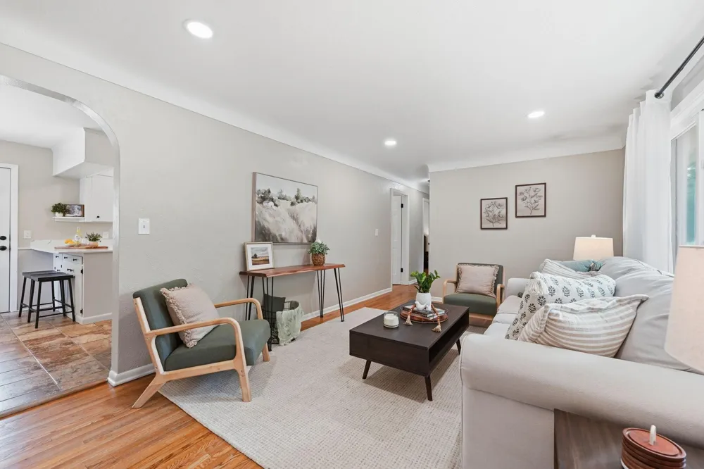 2481. 19th Avenue E North Saint Paul, MN 55109