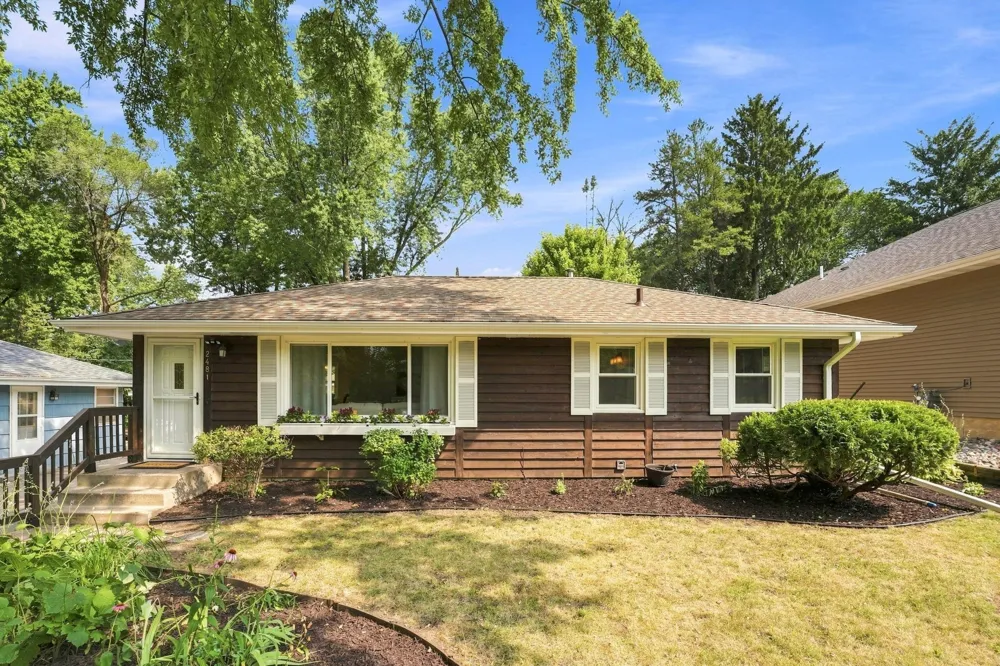 2481. 19th Avenue E North Saint Paul, MN 55109