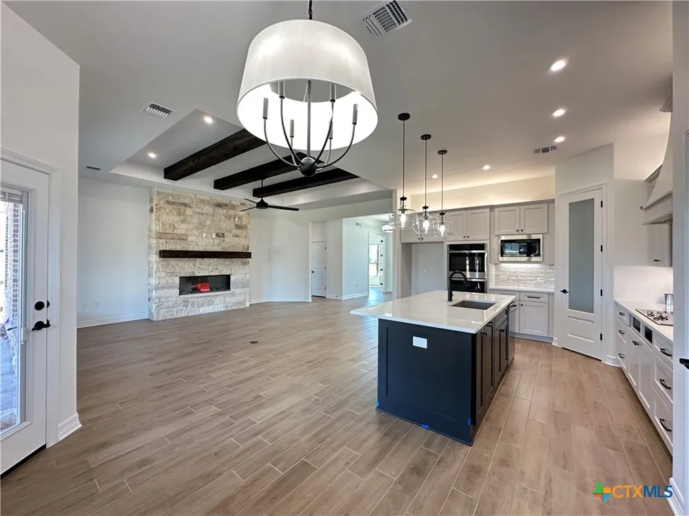 800 Eagle Heights Drive Salado, TX 76571