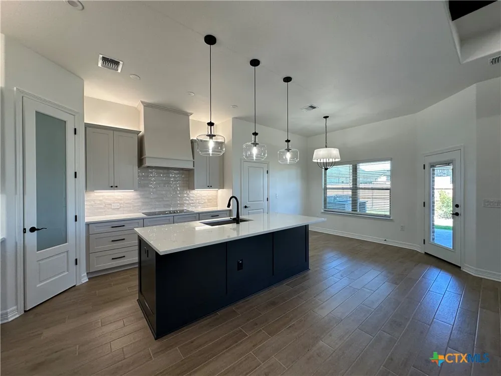 800 Eagle Heights Drive Salado, TX 76571