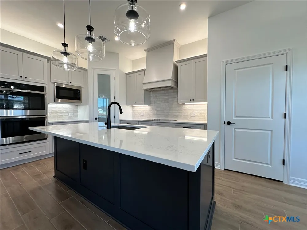 800 Eagle Heights Drive Salado, TX 76571