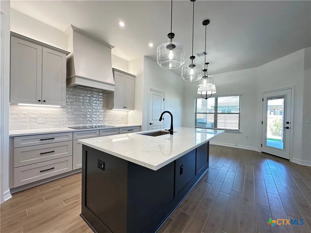 800 Eagle Heights Drive Salado, TX 76571