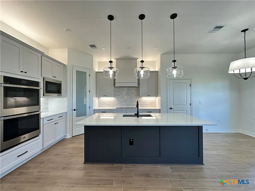 800 Eagle Heights Drive Salado, TX 76571