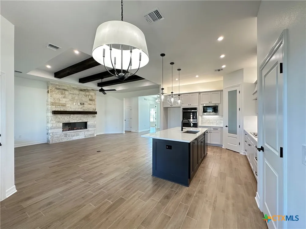 800 Eagle Heights Drive Salado, TX 76571