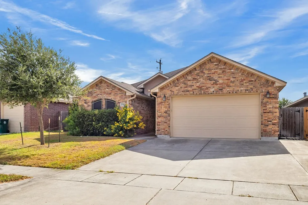 2742 Yeager Corpus Christi, TX 78410