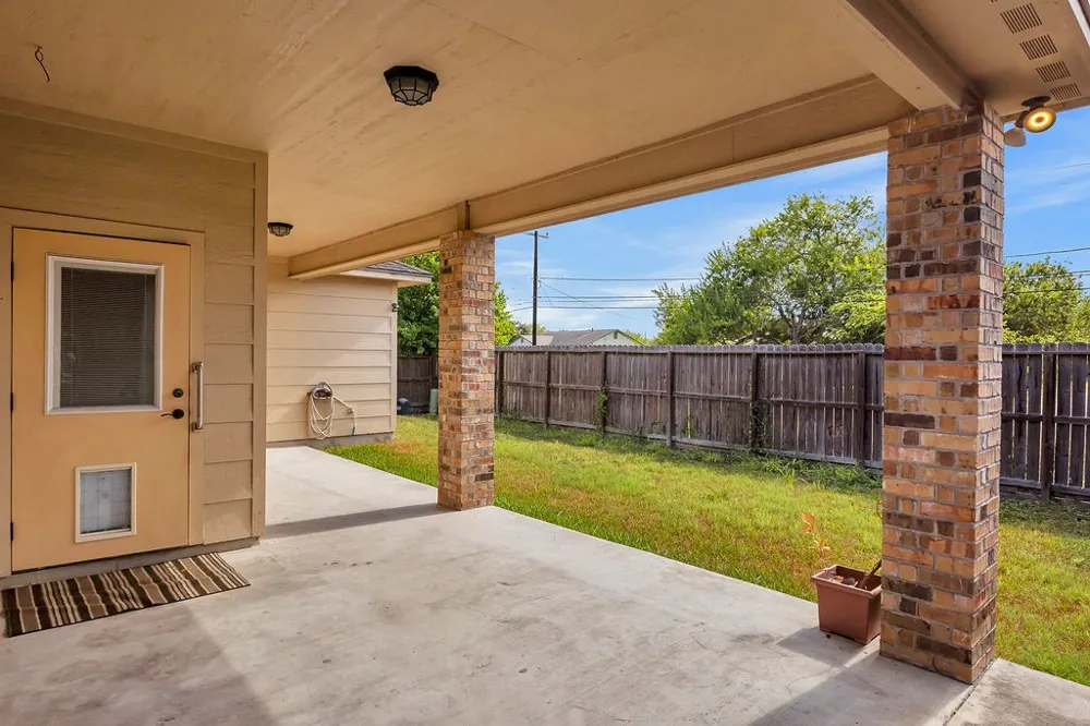 2742 Yeager Corpus Christi, TX 78410