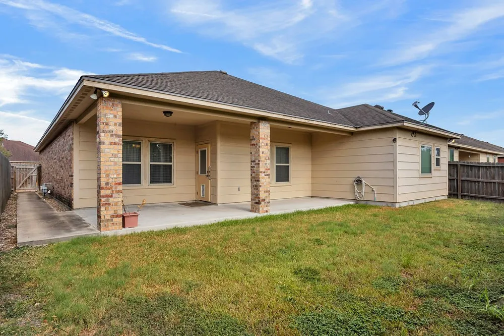 2742 Yeager Corpus Christi, TX 78410