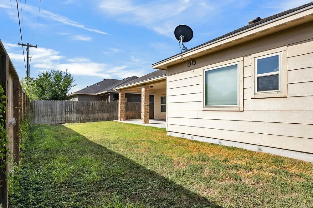 2742 Yeager Corpus Christi, TX 78410