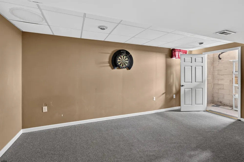 6191 Eagle Mays Landing, NJ 08330