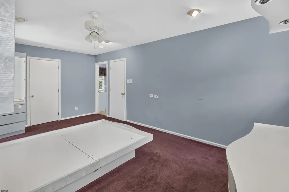 6191 Eagle Mays Landing, NJ 08330