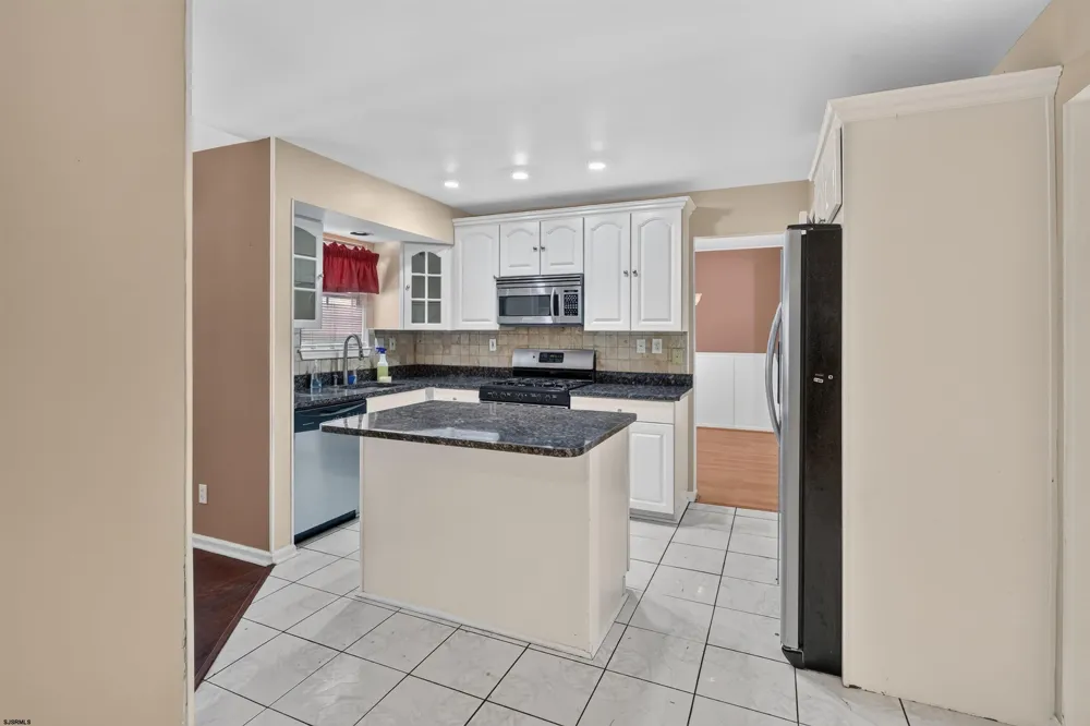 6191 Eagle Mays Landing, NJ 08330