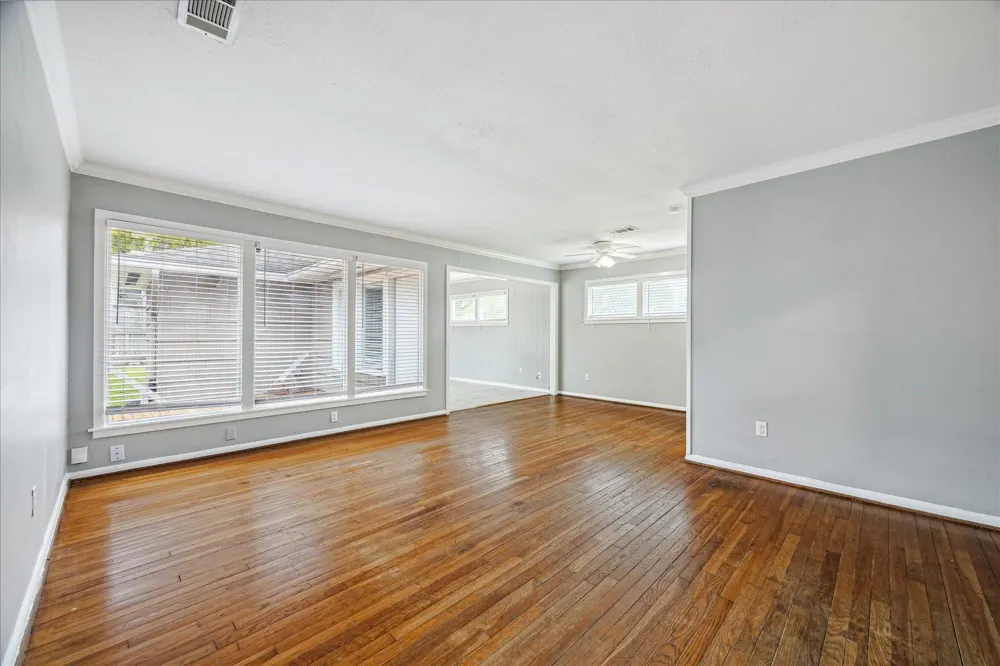 5237 Maple Street Bellaire, TX 77401