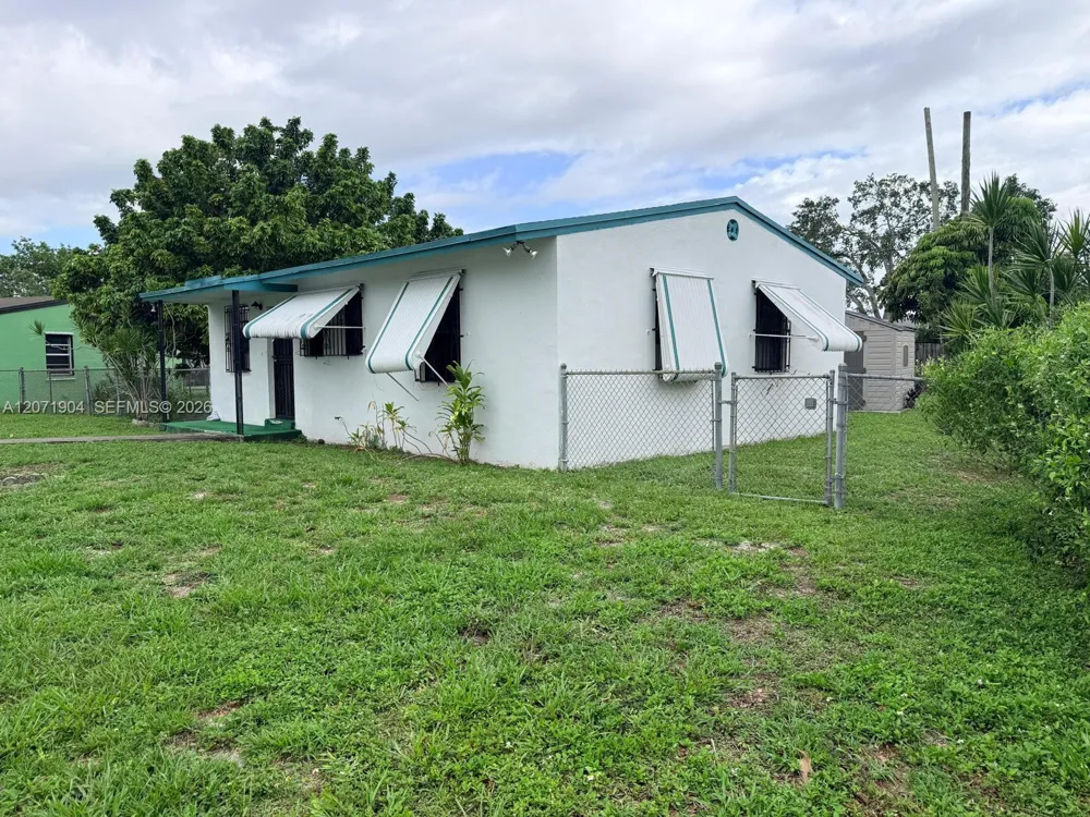 2911 NW 161st St Miami Gardens, FL 33054