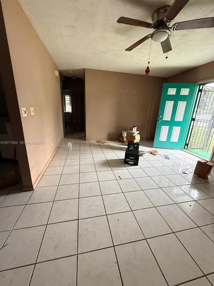 2911 NW 161st St Miami Gardens, FL 33054