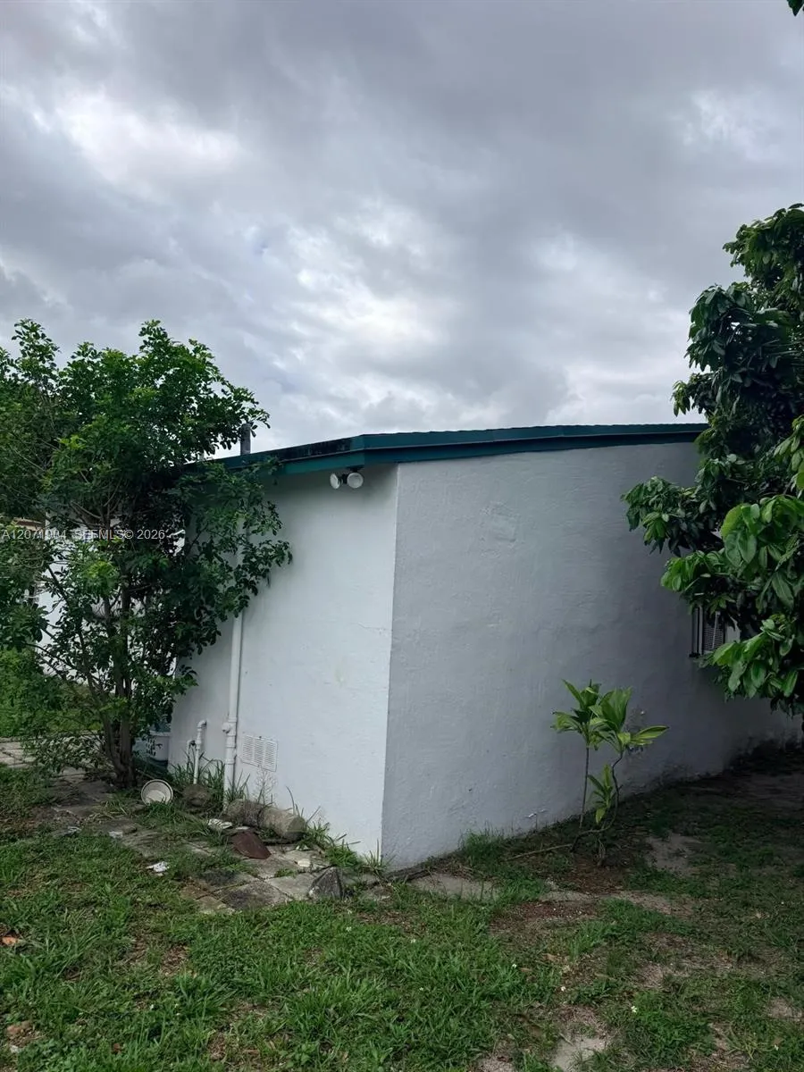 2911 NW 161st St Miami Gardens, FL 33054
