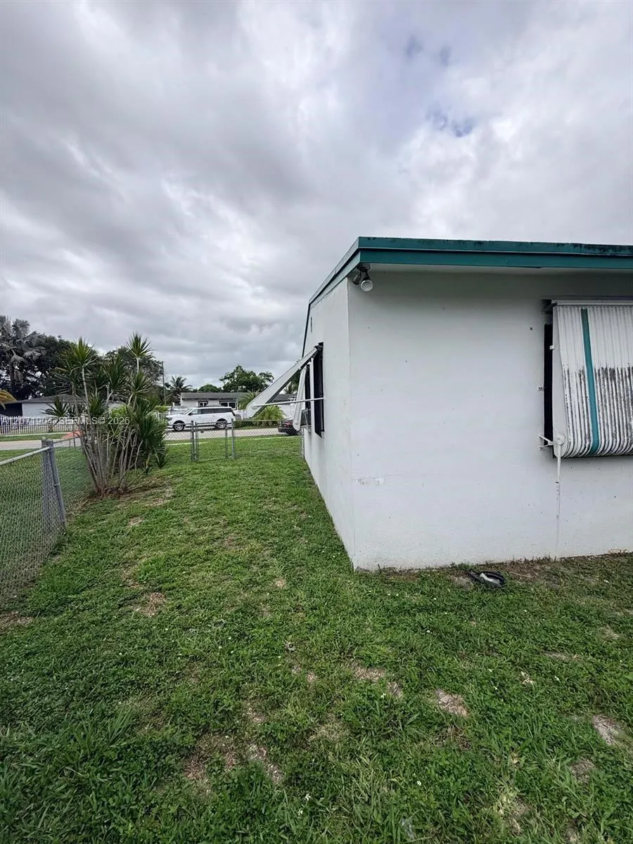 2911 NW 161st St Miami Gardens, FL 33054