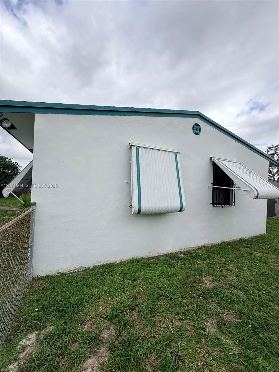 2911 NW 161st St Miami Gardens, FL 33054