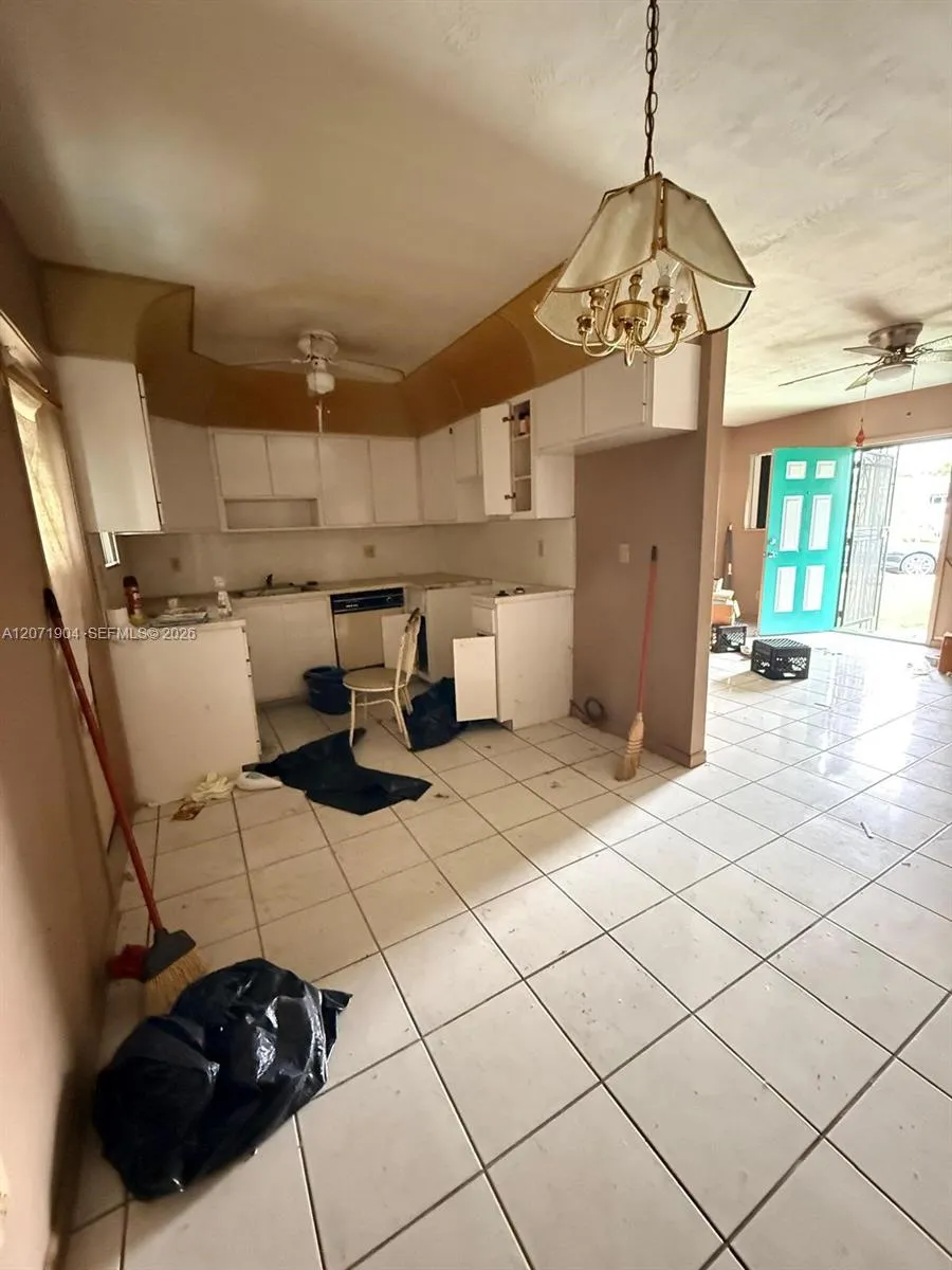 2911 NW 161st St Miami Gardens, FL 33054