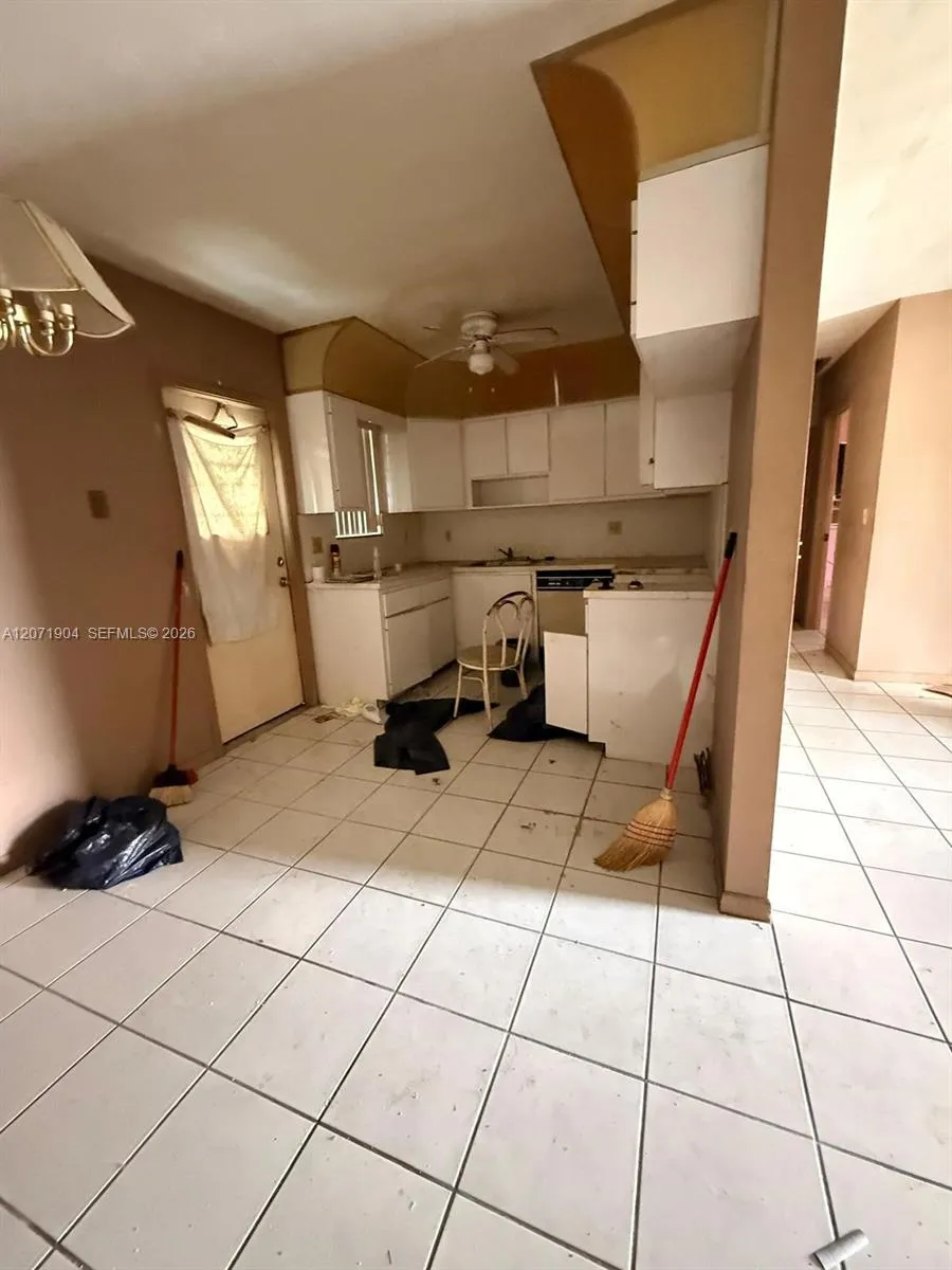 2911 NW 161st St Miami Gardens, FL 33054
