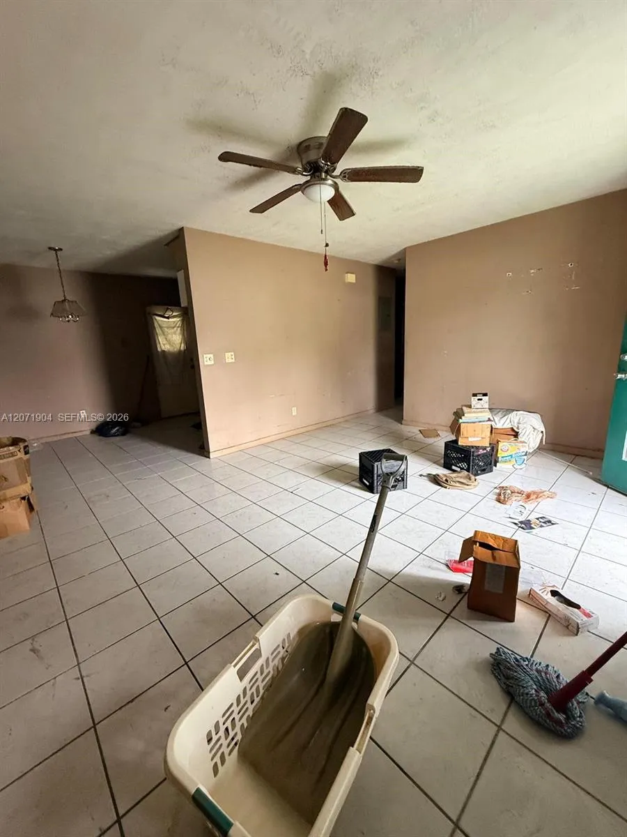 2911 NW 161st St Miami Gardens, FL 33054