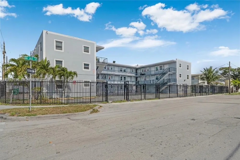 1281 NW 61st St #31 Miami, FL 33142