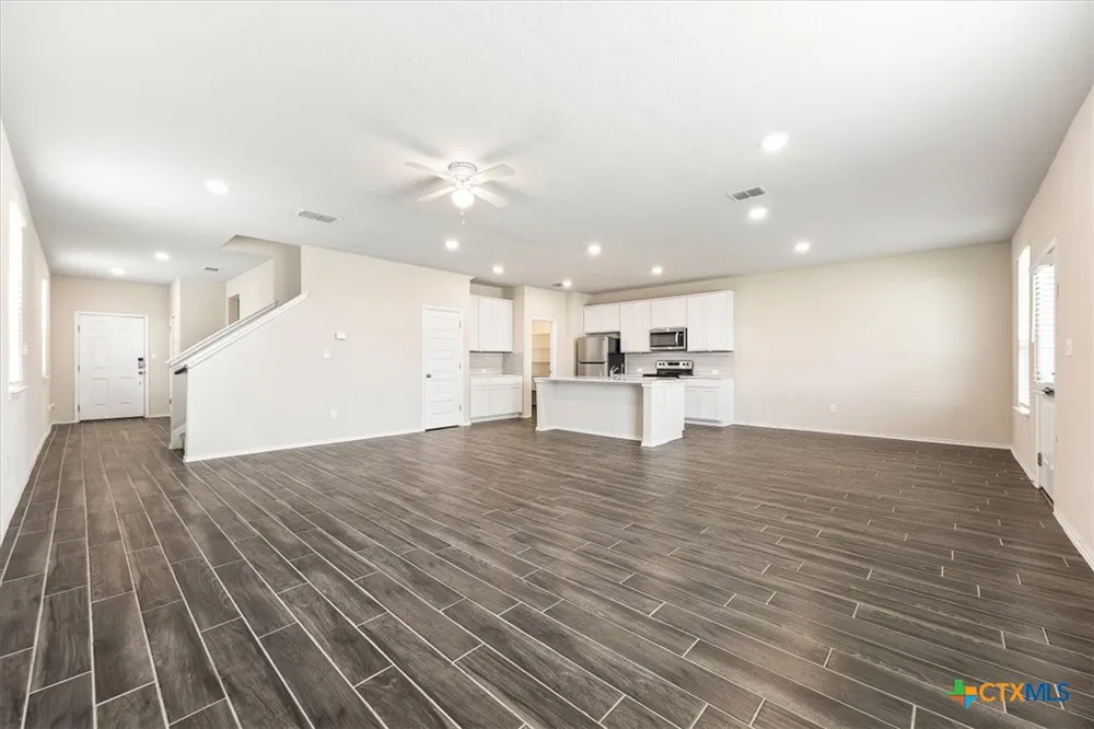 2521 Ayers Drive Seguin, TX 78155