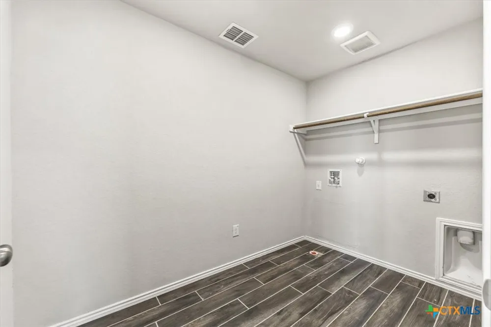 2521 Ayers Drive Seguin, TX 78155