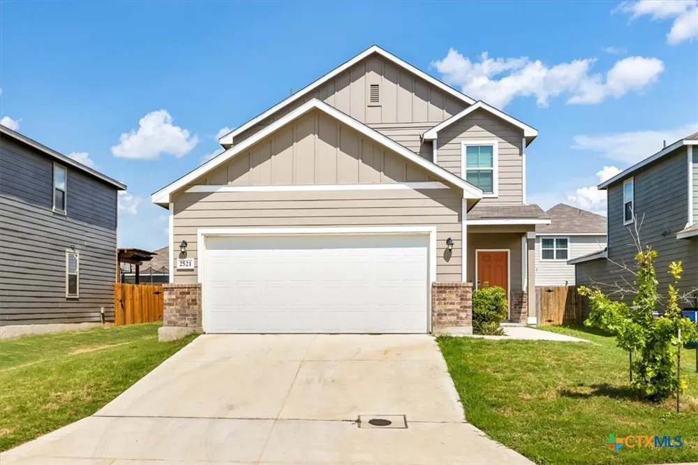 2521 Ayers Drive Seguin, TX 78155