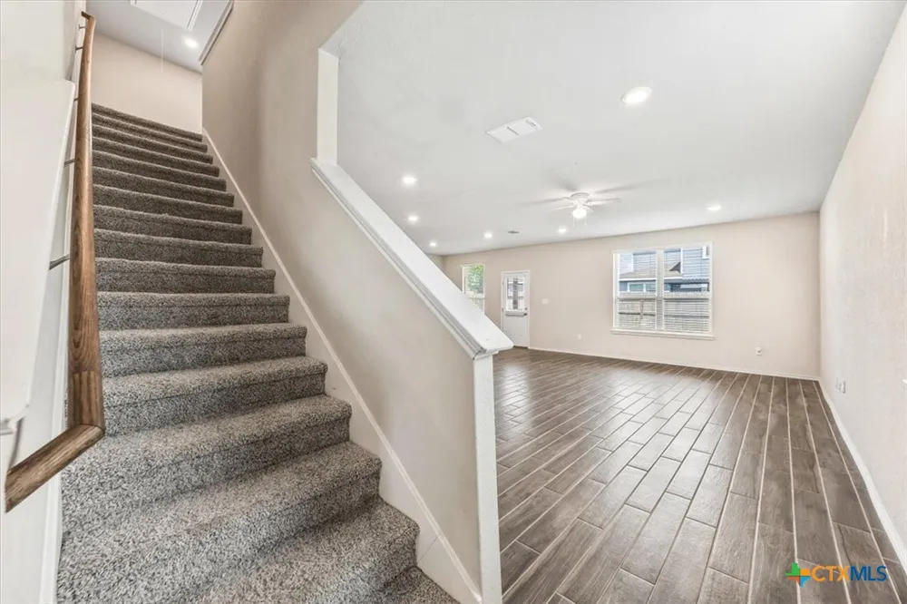 2521 Ayers Drive Seguin, TX 78155