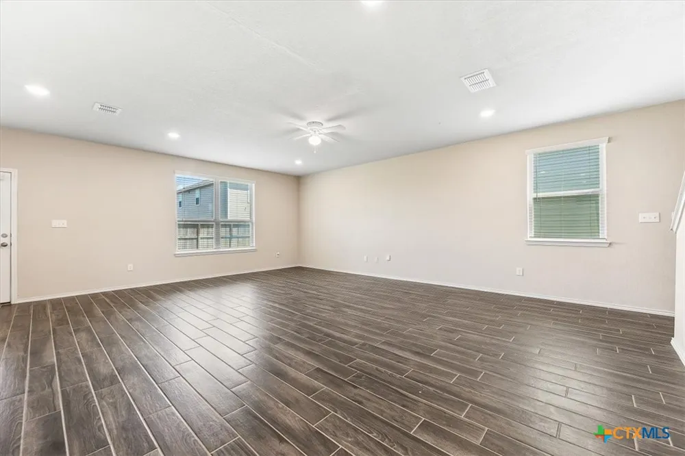 2521 Ayers Drive Seguin, TX 78155