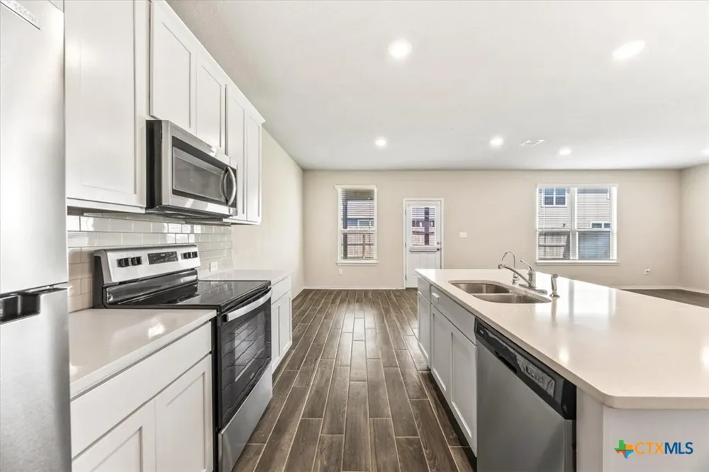 2521 Ayers Drive Seguin, TX 78155