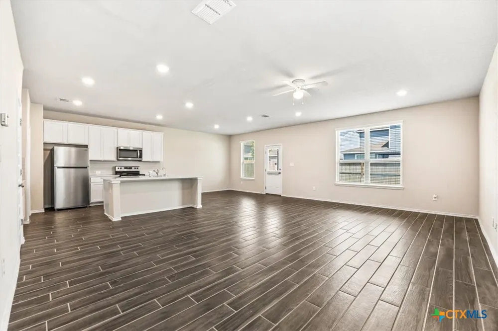 2521 Ayers Drive Seguin, TX 78155