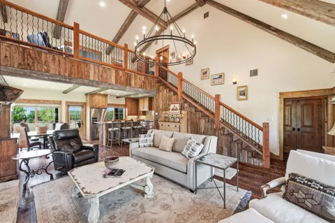 1165 Grandview Drive
