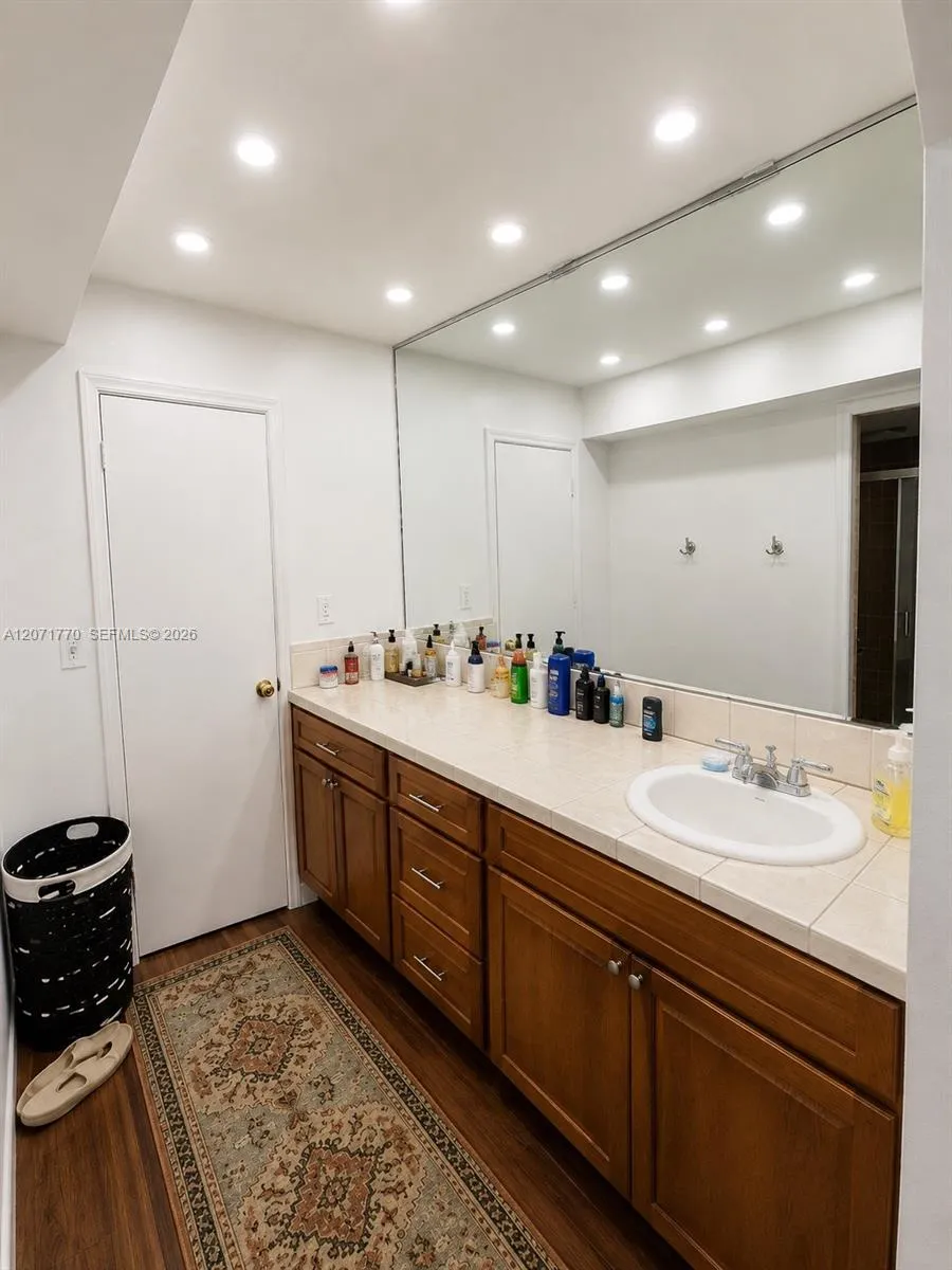 6010 S Falls Cir Dr #000 Lauderhill, FL 33319