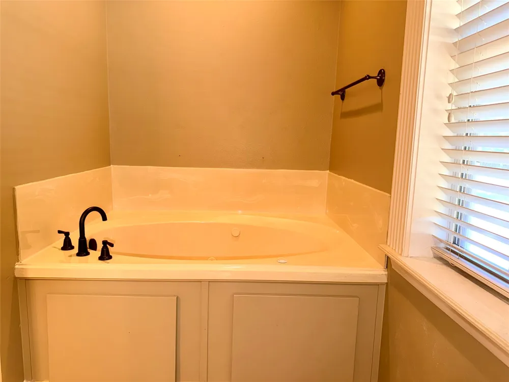 12881 Winding Oak Lindale, TX 75771
