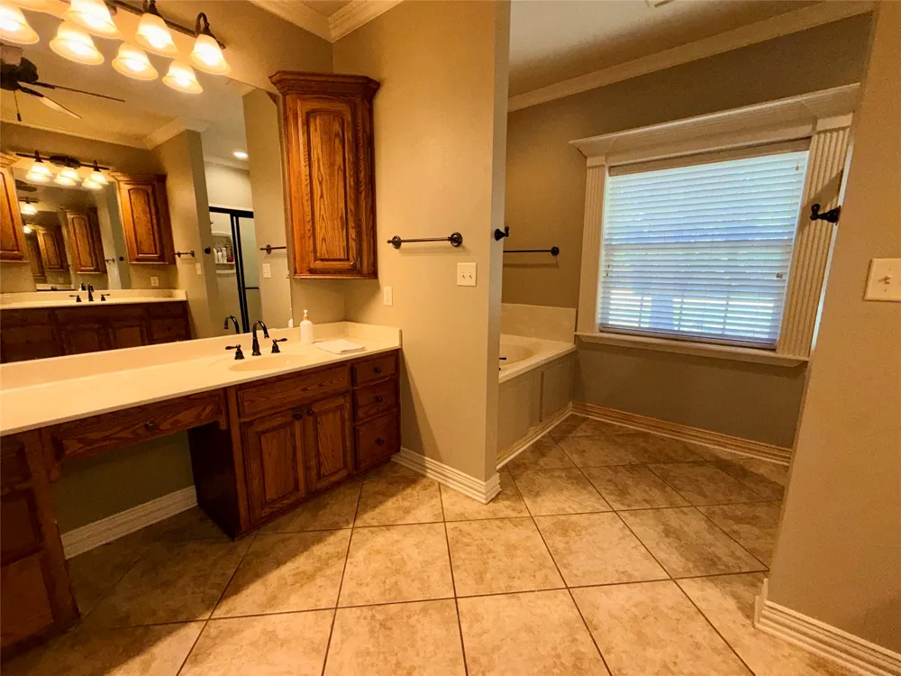 12881 Winding Oak Lindale, TX 75771