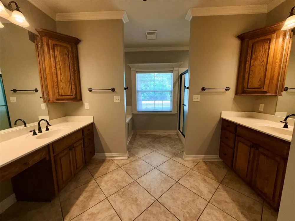 12881 Winding Oak Lindale, TX 75771