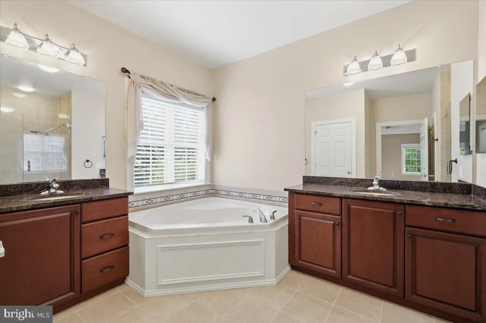 142 SILVER TAIL LANE New Hope, PA 18938