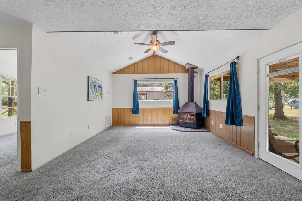 190 Lake View Lane Livingston, TX 77351