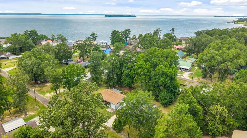190 Lake View Lane Livingston, TX 77351