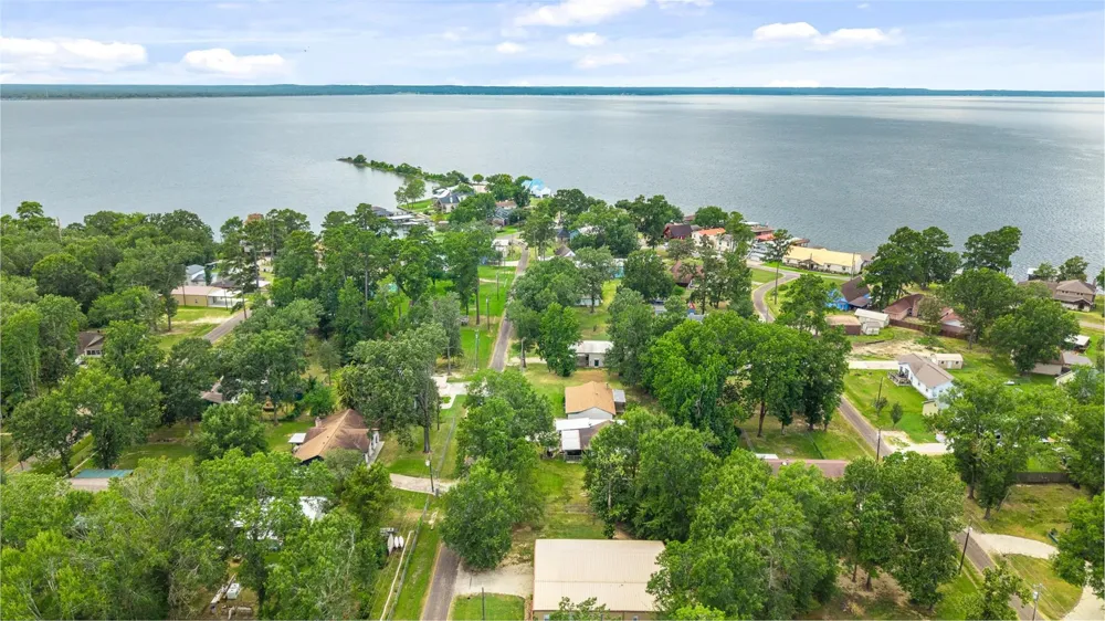 190 Lake View Lane Livingston, TX 77351
