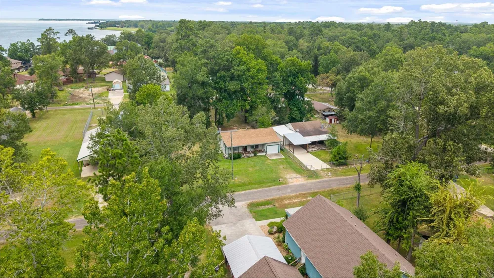 190 Lake View Lane Livingston, TX 77351