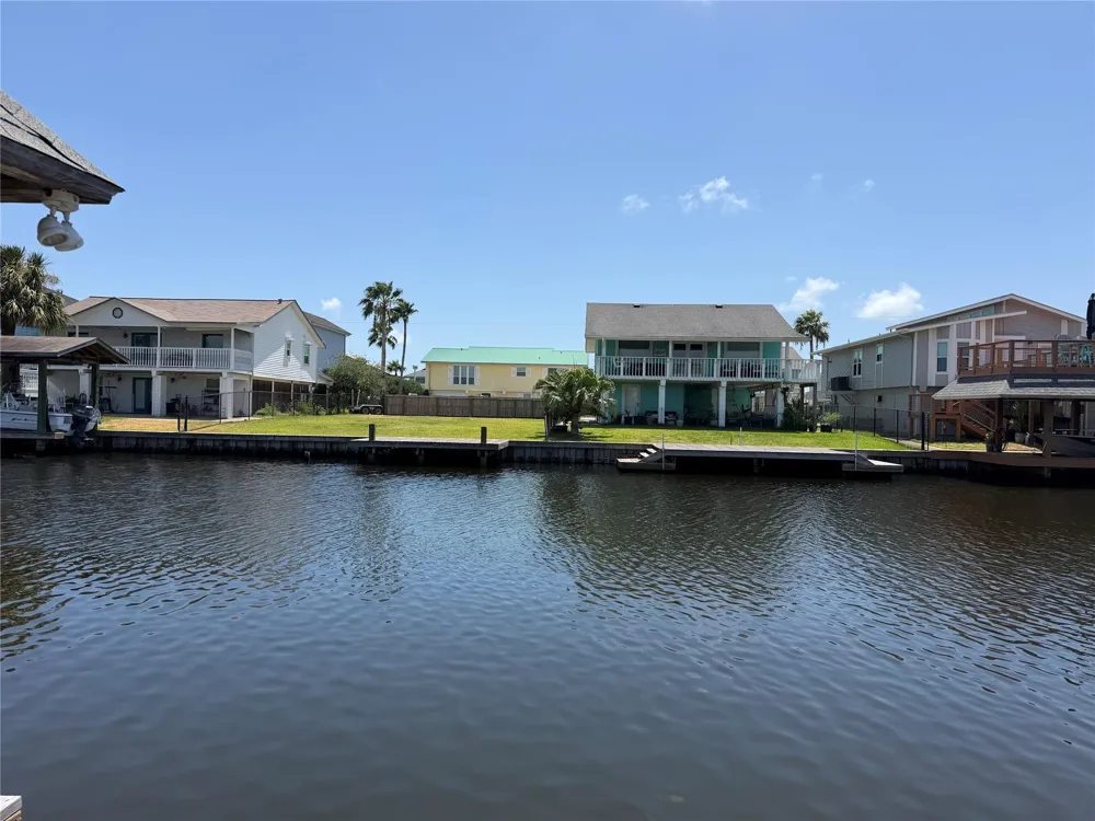 1173 Sailfish Bayou Vista, TX 77563