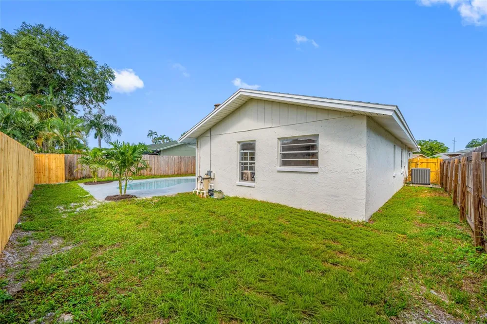 6853 SANDWATER TRAIL Pinellas Park, FL 33781