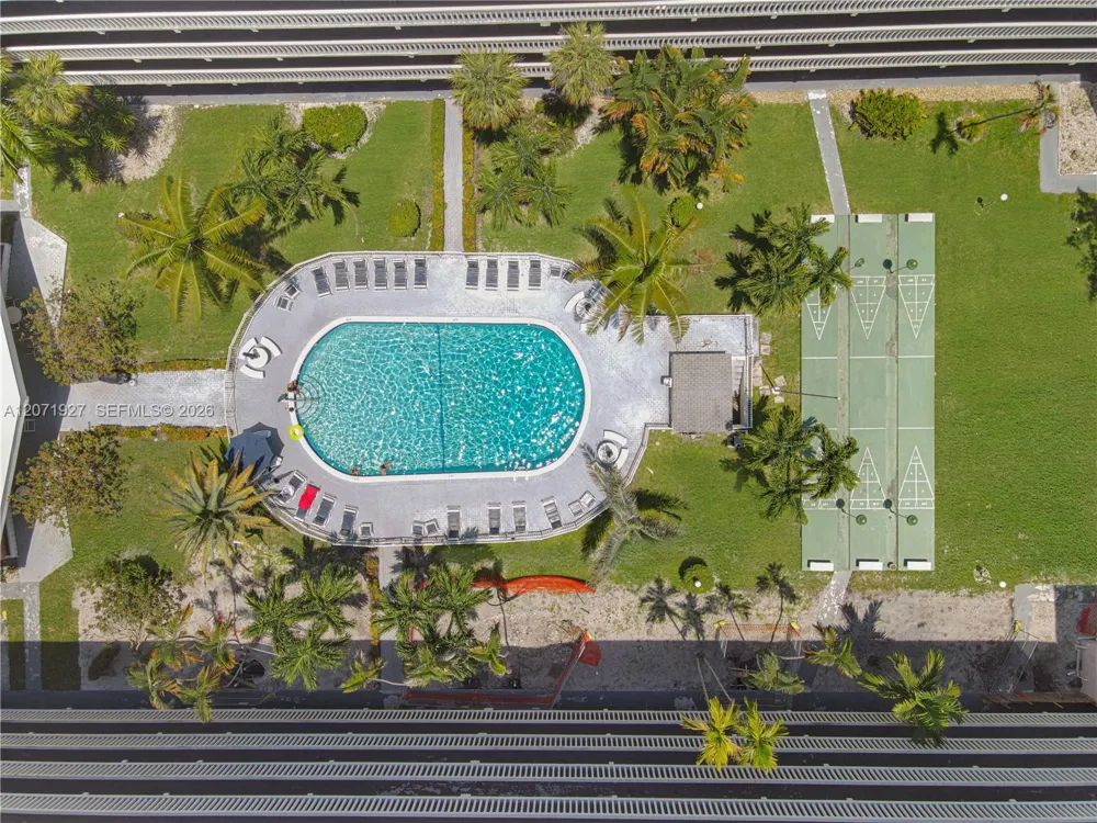 180 NE 12th Ave #18 Hallandale Beach, FL 33009
