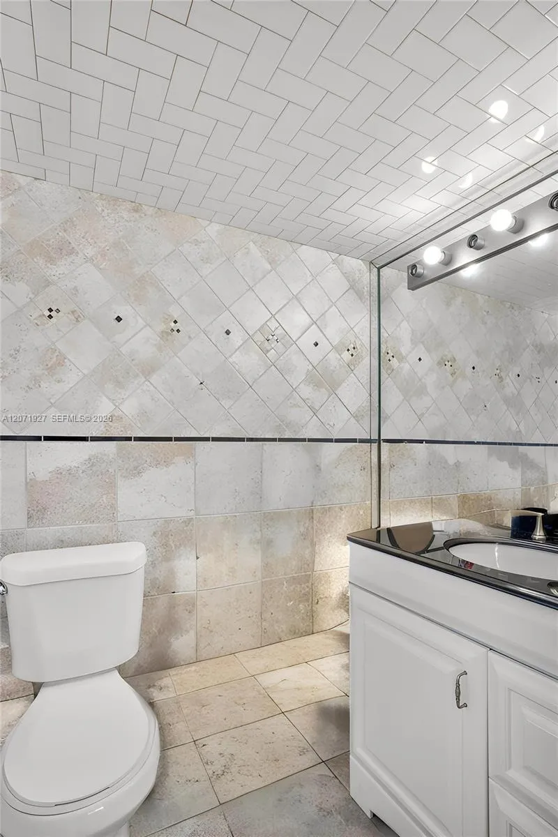 180 NE 12th Ave #18 Hallandale Beach, FL 33009