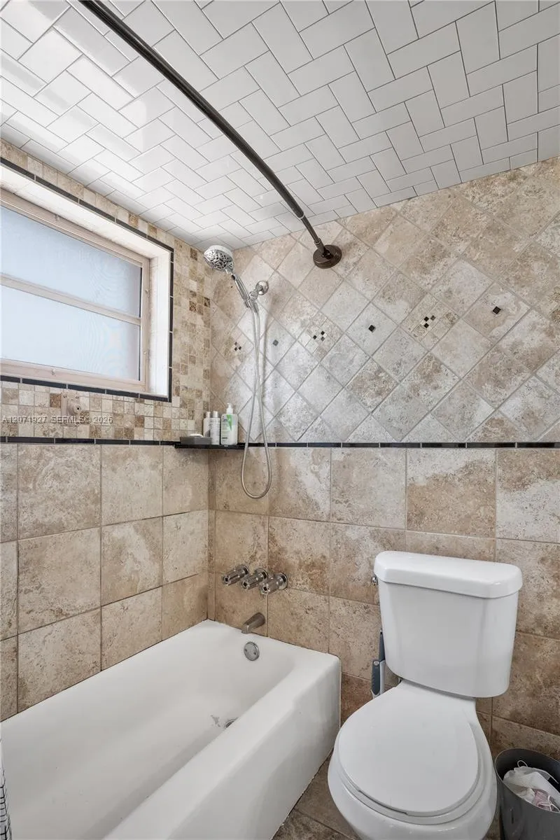 180 NE 12th Ave #18 Hallandale Beach, FL 33009