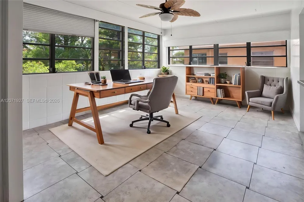 180 NE 12th Ave #18 Hallandale Beach, FL 33009